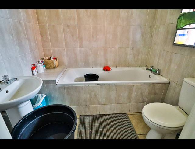 2 BEDROOM APARTMENT FOR SALE IN GQEBERHA CENTRAL